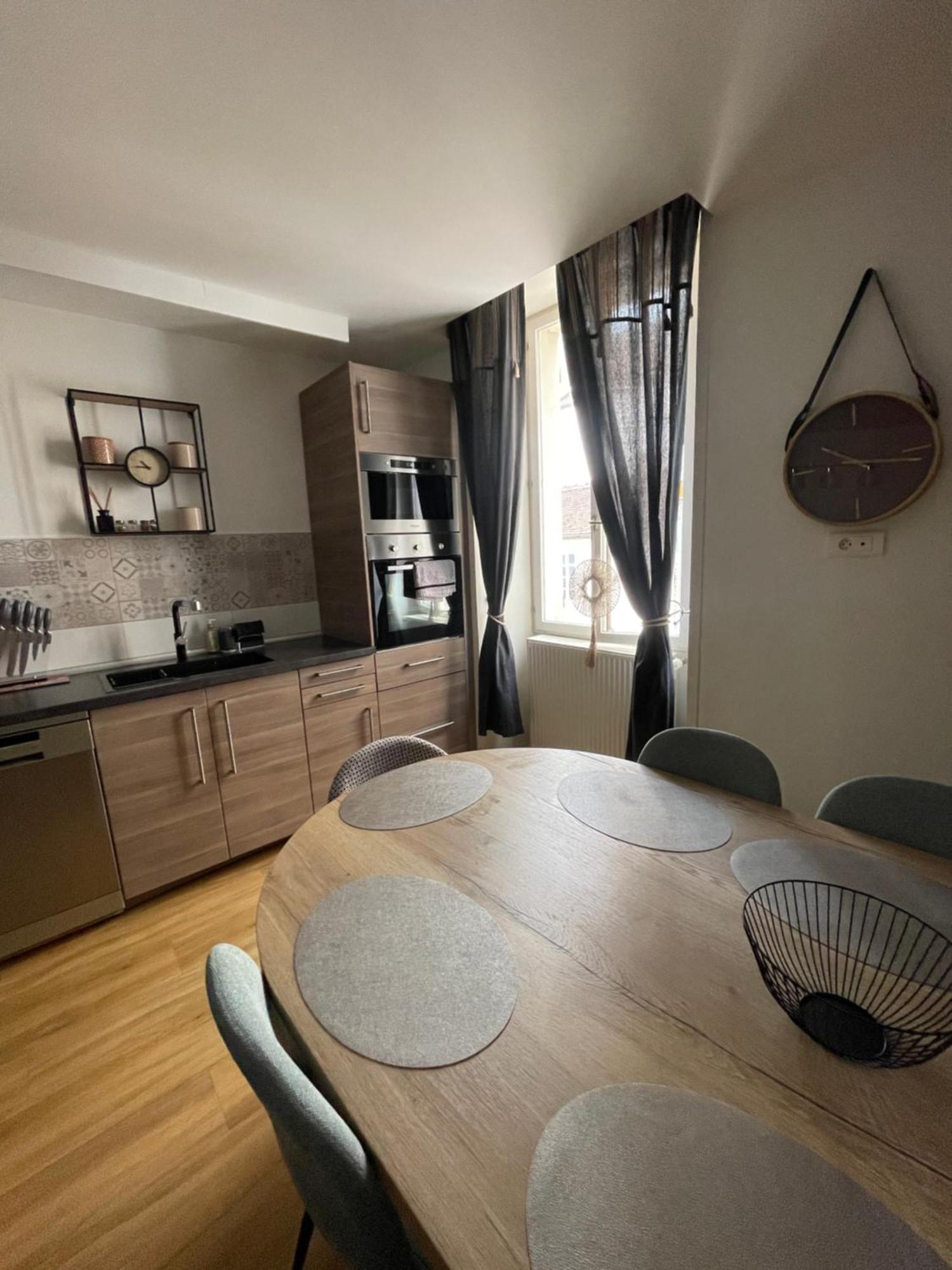 Appartement Moderne Centre Ville, 5 Personnes, 65 M2 Semur-en-Auxois Exterior foto